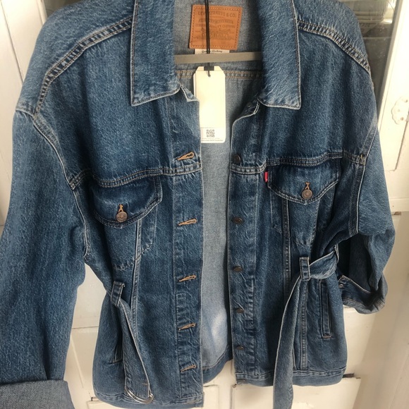 Levi’s Belted Trucker Jean Jacket - Picture 3 of 13